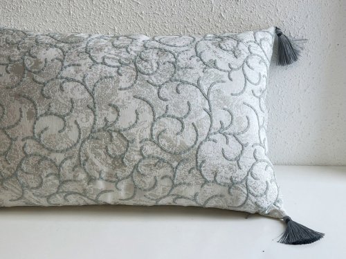Декоративная подушка Вышивка с  кисточками